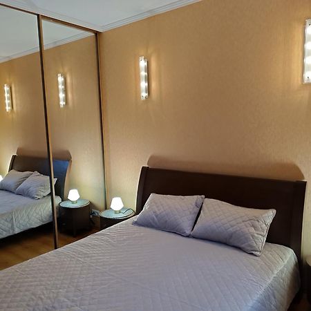 Quiet Dzelzavas Street Apartment ريغا المظهر الخارجي الصورة